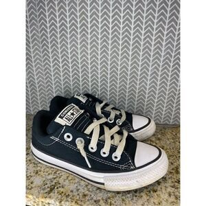 Converse low top boys black sneakers